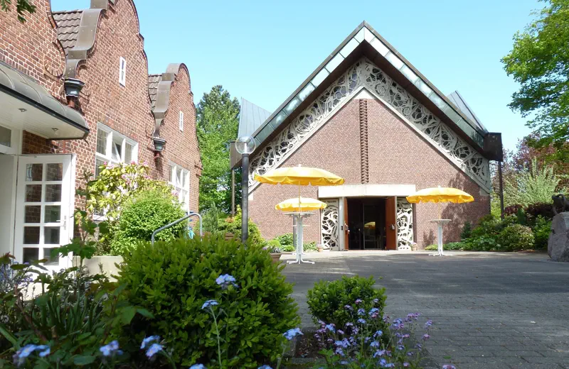 Programmbild: Theater entert Kirche.